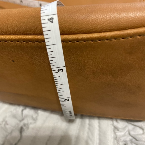 COACH Tan purse. See pics for condition & measurements - Picture 8 of 11